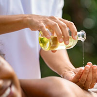 Thai Oil Massage & Aromatherapy